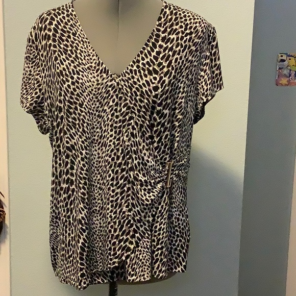 🐆212 Collection Animal Print  Wrap Top XL🐆 - Picture 1 of 6